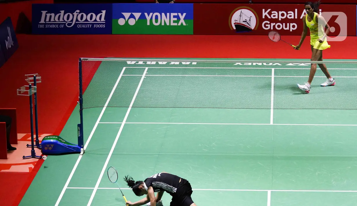 Pusarla Sindhu menang dua gim langsung atas Gregoria Mariska 21-19 dan 21-15. (Liputan6.com/Herman Zakharia)