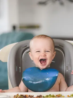 Ilustrasi MPASI pada bayi. Photo by Stephen Andrews on Unsplash