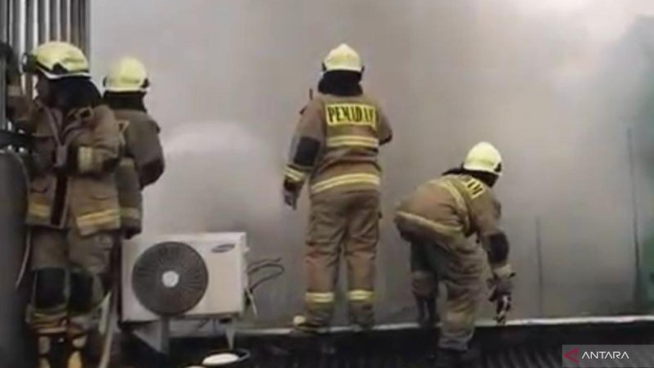 Hanya dalam 7 Menit, Kebakaran Utan Kayu Utara Diduga Akibat Korsleting Listrik, 3 KK Selamat