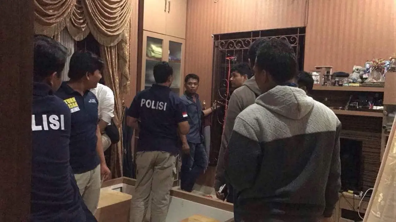   Rumah Ketua Fraksi PKS Jazuli Juwaini ditembak Rabu malam