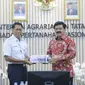Direktur Utama PT Kereta Api Indonesia (Persero) Didiek Hartantyo melakukan pertemuan dengan Menteri Agraria dan Tata Ruang/Kepala Badan Pertanahan Nasional (ATR/BPN) Hadi Tjahjanto di Kantor Kementerian ATR/BPN
