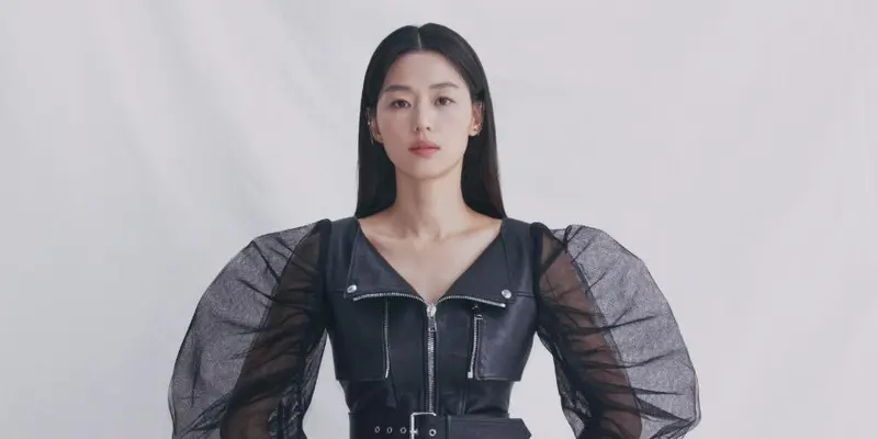 Jun ji 2025 hyun alexander mcqueen