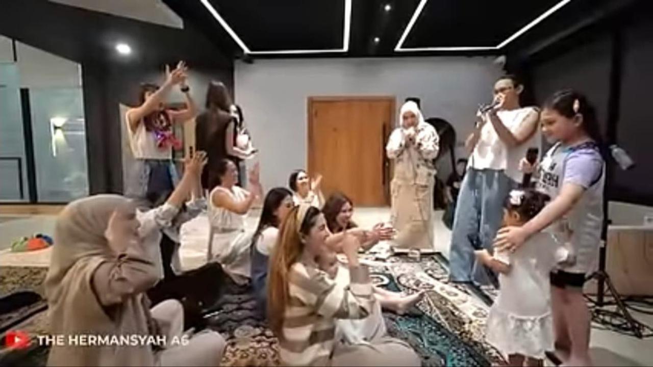 Potret Seru Genk Cendol Kumpul di Rumah Aurel Hermansyah, Arsy Buat Heboh saat Nyanyi 'Rungkad
