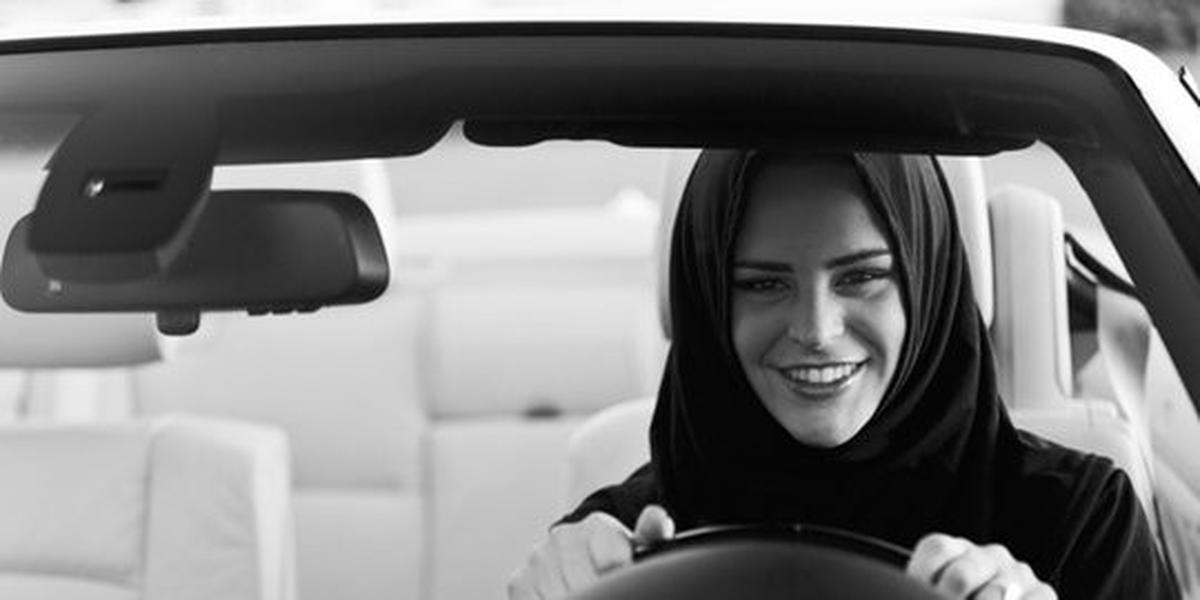 Perempuan Saudi nekat demo nyetir mobil