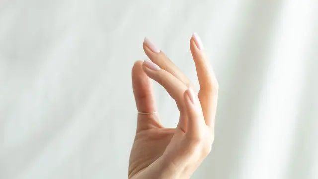 Contoh kuku seorang perempuan yang sehat