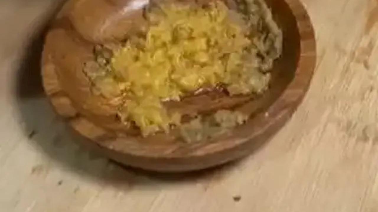 Cara Memutihkan Gigi Kuning Tanpa Bleaching, Coba Kulit Pisang dan 2 Bahan Dapur Ini