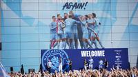 Acara perkenalan tersebut berlangsung di Etihad Stadium, Minggu (10/7/2022). (AP/Dave Thompson)