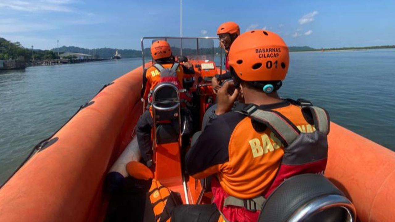 Sepekan Berlalu, Tiga Nelayan Cilacap Tak Kunjung Kembali dari Tengah Laut