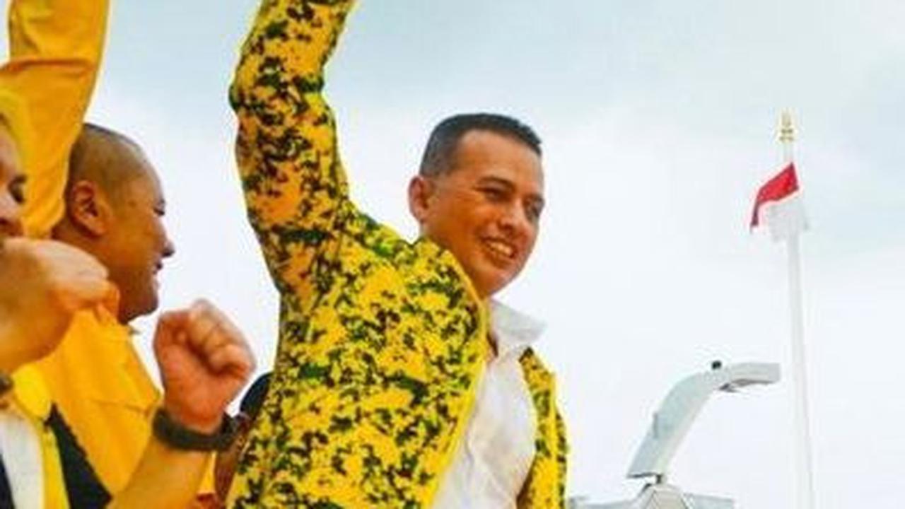 <b>Terjun Dunia Politik</b><br>