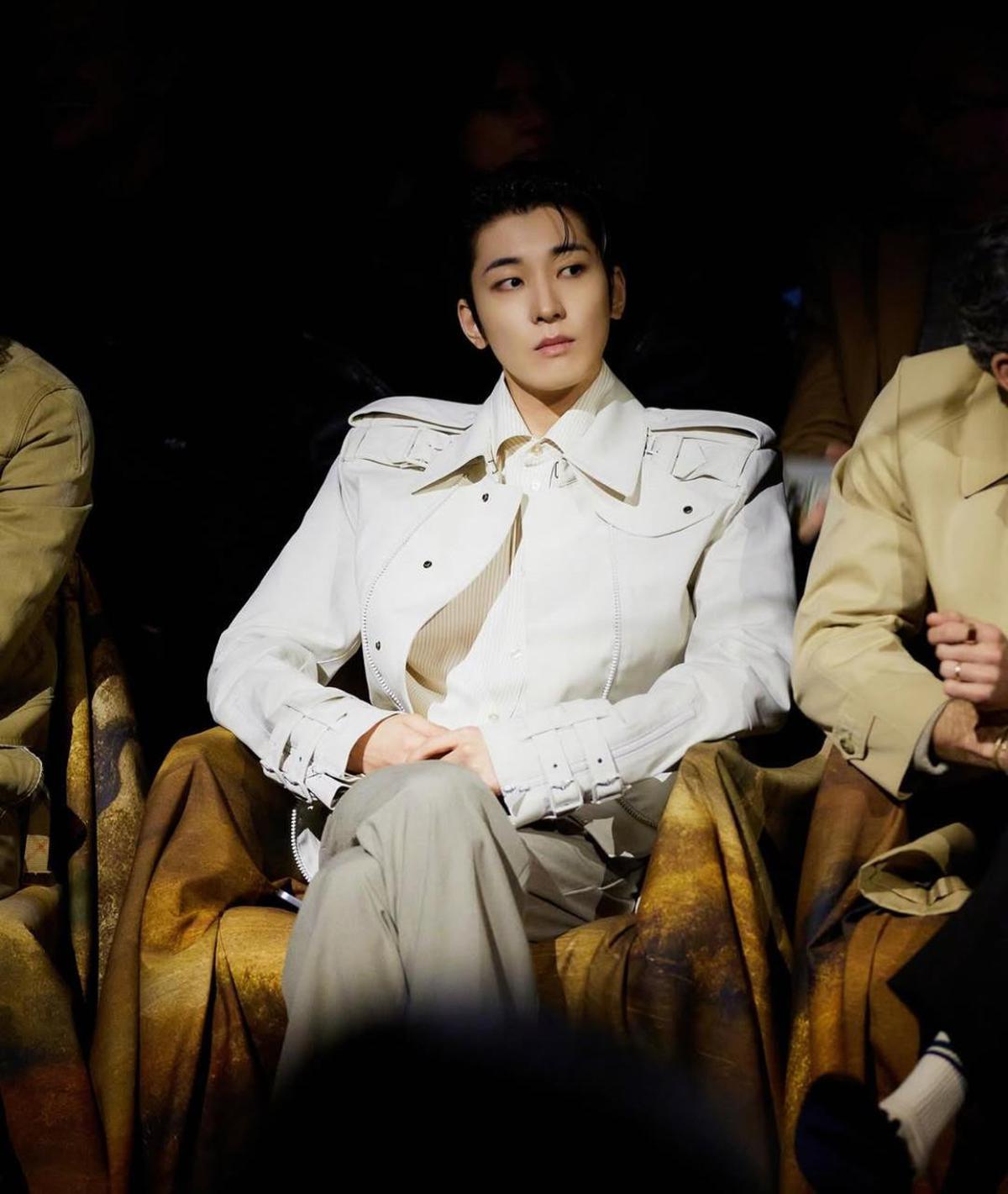 Wonwoo SEVENTEEN Debut di London Fashion Week 2025, Gayanya Bak Pangeran Modern