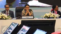 Menteri Luar Negeri RI, Retno Marsudi (tengah) membuka dan memimpin pertemuan tingkat menteri dalam rangkaian Konferensi Tingkat Tinggi Asosiasi Negara Lingkar Samudera Hindia (IORA) di Jakarta Convention Centre, Senin (6/3). (Liputan6.com/Angga Yuniar)