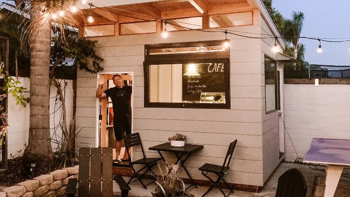 Pria Amerika Bangun Kafe Mini di Halaman Rumah Gara-Gara Tak Bisa