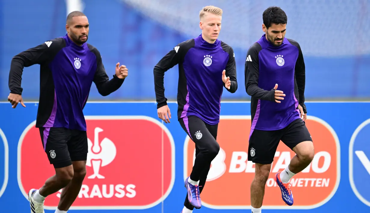 Jerman sendiri punya lini belakang yang terbilang rapat untuk meladeni Spanyol. (Tobias SCHWARZ / AFP)