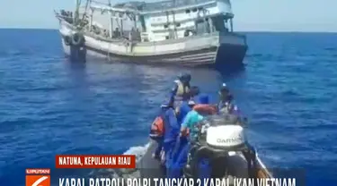 Dari kedua kapal petugas mengamankan sekitar 1 ton ikan hasil tangkapan dan 15 anak buah kapal (Abk) yang semuanya warga negara Vietnam.