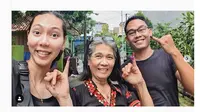 Pebulu tangkis ganda campuran Indonesia Gloria Emmanuelle Widjaja menggunakan hak pilihnya di Pemilu 2019. Gloria mencoblos di Bekasi, Jawa Barat. (foto: Instagram)