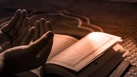 Tentramkan jiwa dengan 4 macam bacaan Sholawat Nabi berikut ini.