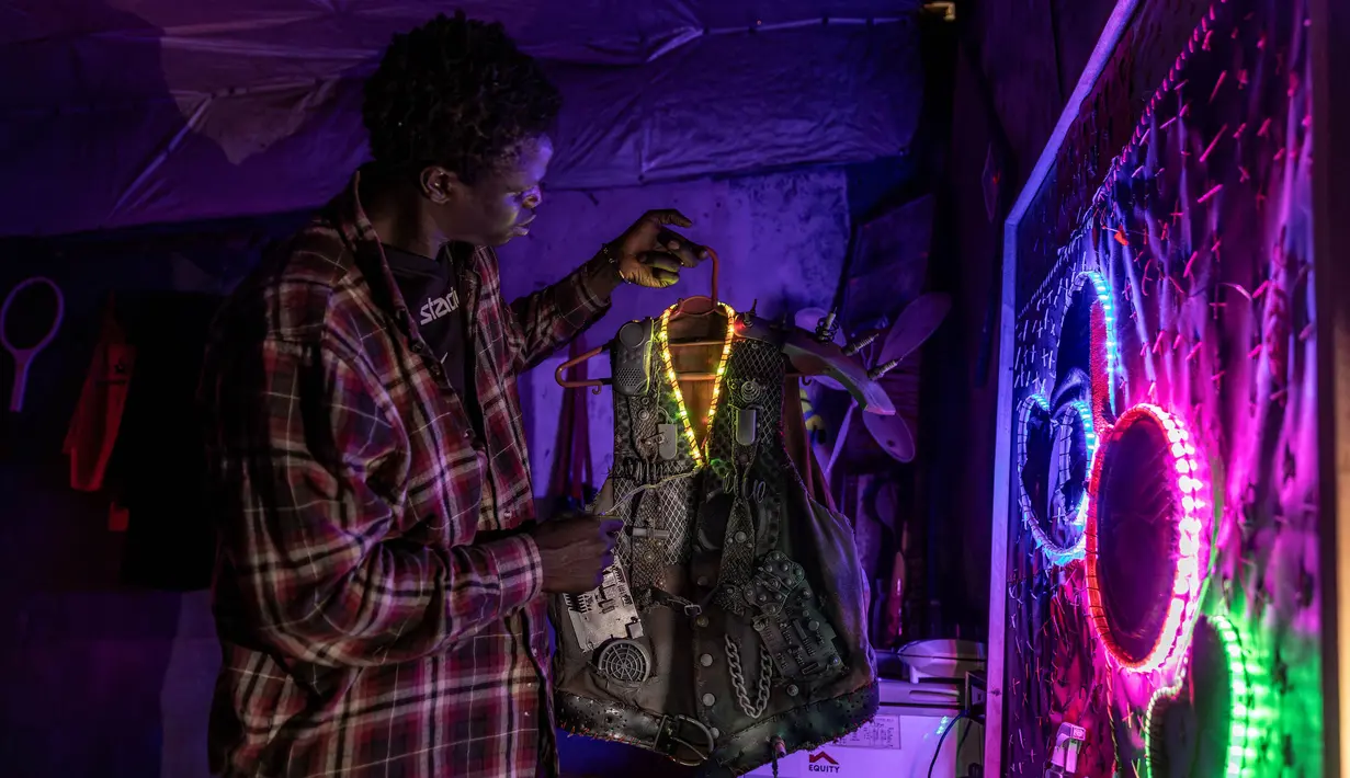 Kibera Fashion Week adalah sebuah platform yang diciptakan dari komunitas untuk mendefinisikan kembali mode dan kreativitas. (LUIS TATO/AFP)