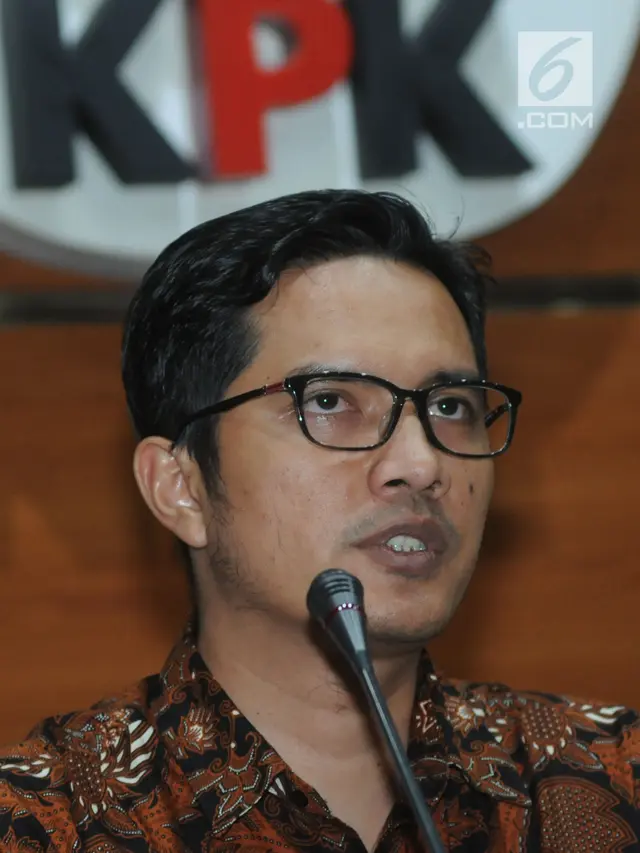 KPK Beri Keterangan Terkait Gratifikasi Proyek Tower BTS Bupati Mojokerto