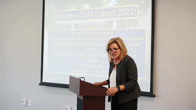 Susan Catron, Dekan Fakultas Pendidikan Profesi dan Lanjutan UC Davis