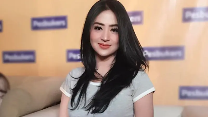 Dewi Perssik