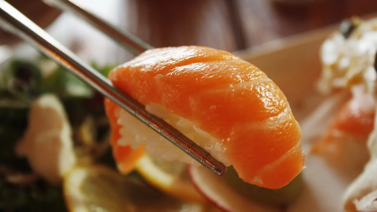 Tak Hanya Coklat, Salmon Juga Bisa Tingkatkan Mood Seharian