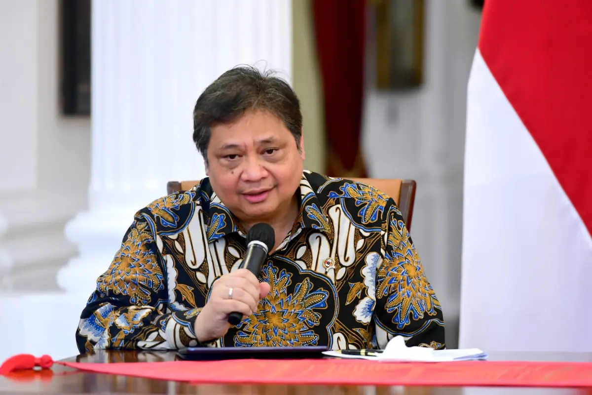 Menko Perekonomian Airlangga Hartarto saat mendampingi Presiden Jokowi menggelar konferensi pers larangan ekspor bauksit, Rabu (21/12/2022).