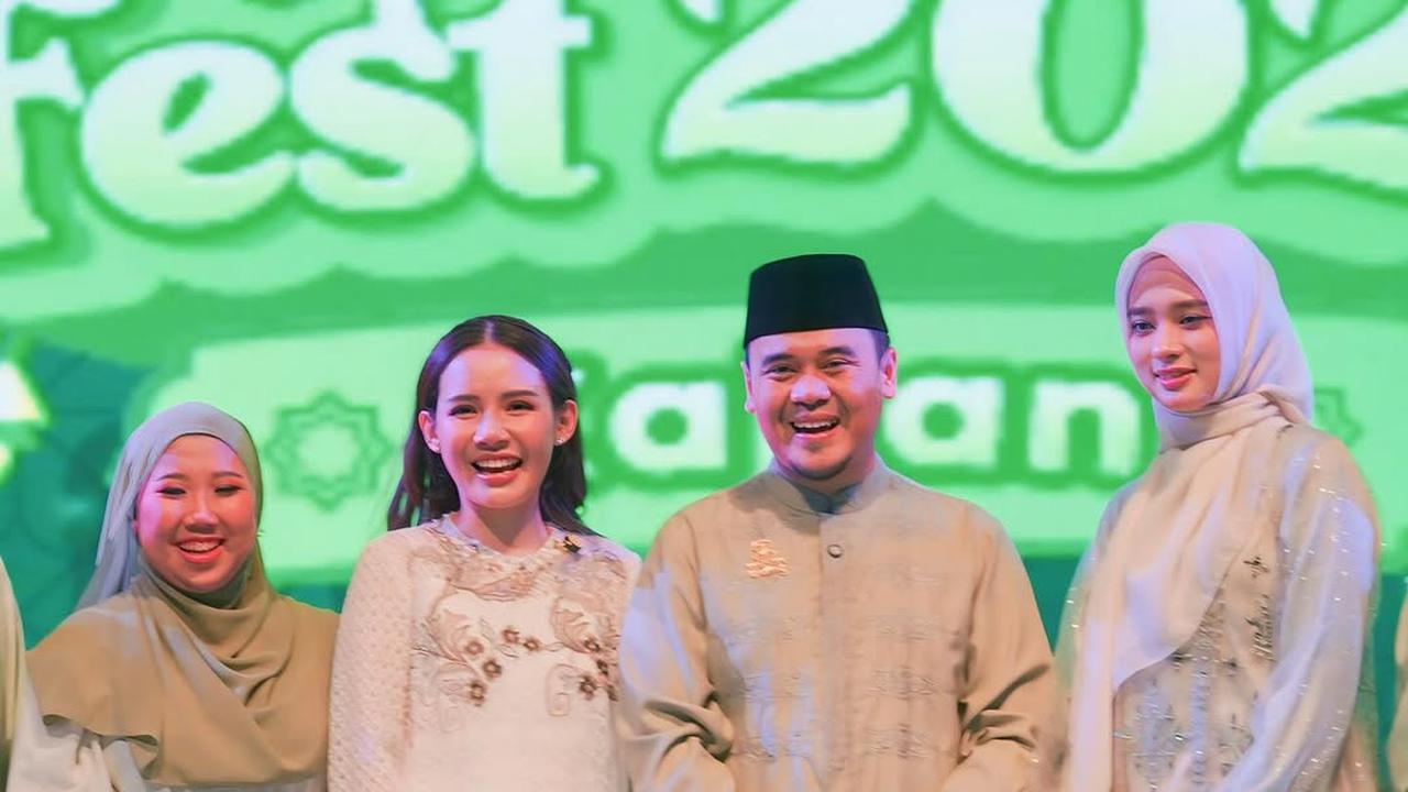 5 Potret Kiky Saputri Tampil Berhijab saat Hadiri Acara Kajian, Penampilannya Curi Perhatian