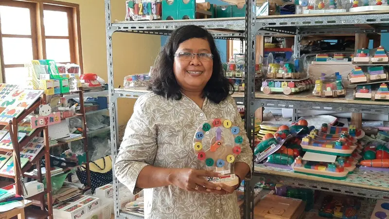 Buka Usaha Mainan Anak, Wanita Ini Jadi Pahlawan Bagi Anak-Anak Penyandang Disabilitas