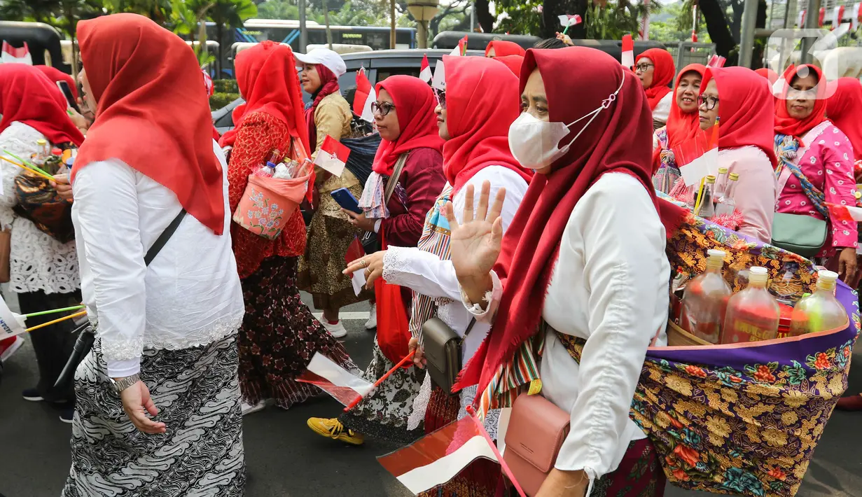 Berbagai produk UMKM juga akan meramaikan pawai budaya. (Liputan6.com/Herman Zakharia)