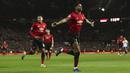 Striker Manchester United, Marcus Rashford, merayakan gol yang dicetaknya ke gawang Bournemouth pada laga Premier League di Stadion Old Trafford, Manchester, Minggu (30/12). MU menang 4-1 atas Bournemouth. (AP/Martin Rickett)