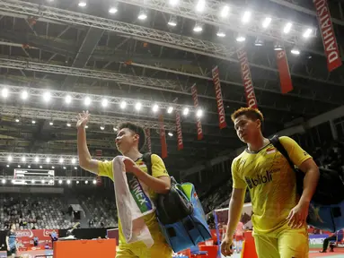 Ganda putra Indonesia Kevin Sanjaya/Marcus Gideon saat melawan wakil Thailand, Tinn Isriyanet/Kittisak Namdash, pada laga Indonesia Masters 2018 di Istora Senayan, Rabu (24/1/2018). Kevin/Marcus menang 21-16 21-16. (Bola.com/M Iqbal Ichsan)