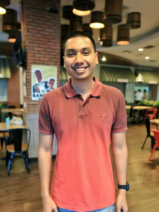 Ayah satu anak itu mengenang saat awal membentuk grup musik. Bersama dengan Asta, ketika masih duduk dibangku SMA Al-Azhar, Pondok Labu. Keduanya memberi nama grupnya dengan Funk Rap Disco (F.R.D). (Adrian Putra/Bintang.com)