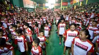 Sebanyak 221 atlet putra dan putri lolos ke tahap selanjutnya Audisi Umum Djarum Beasiswa Bulutangkis 2018 di GOR Sudirman, Kertajaya, Surabaya, Sabtu (21/7/2018). (Bola.com/Zaidan Nazarul)