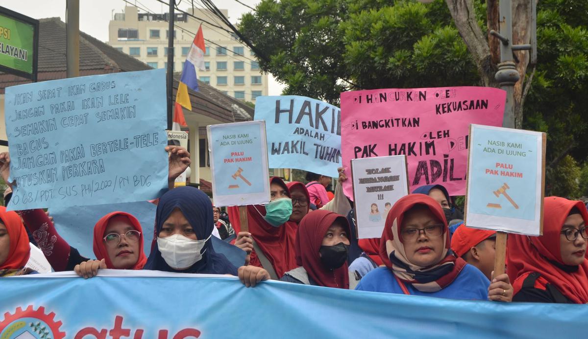 Buruh perempuan korban PHK Massal PT Masterindo Jaya Abadi
