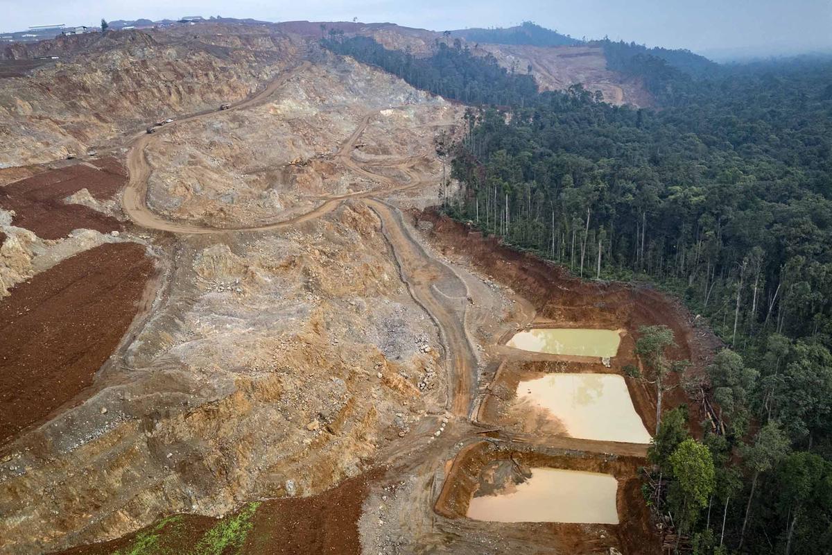 FOTO: Eksploitasi Nikel Menjadi Ancaman Keberlangsungan Hutan Masyarakat Adat di Halmahera Tengah