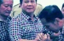 Beda 12 Tahun, Pose Jokowi Hingga Menunduk Salami Prabowo 2012 lalu ini Mirip Banget Sama Gibran di 2014