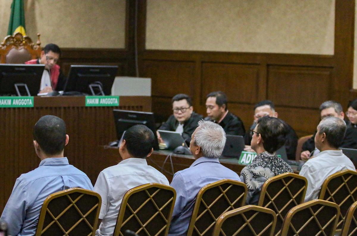 FOTO: Terdakwa Korupsi Tata Kelola Minyak Dituntut Enam hingga Dua Belas Tahun Penjara