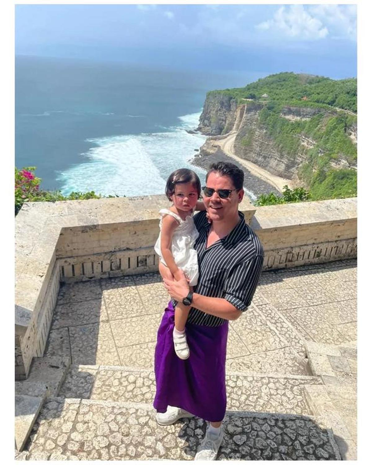 5 Potret Gracia Indri Diduga Hamil Anak Kedua, Pamer Baby Bump Liburan di Bali