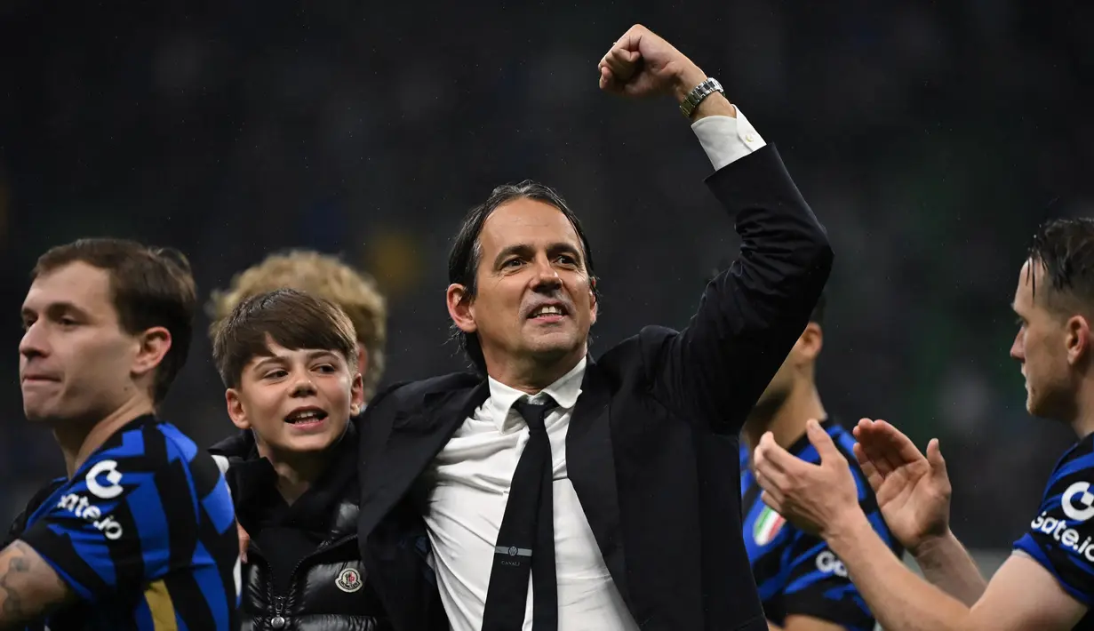 Skor 4-3 untuk keunggulan Inter Milan tidak berubah hingga peluit tanda berakhirnya paruh kedua tambahan waktu dibunyikan. Inter Milan pun berhak lolos ke final dengan agrerat 7-6. (PIERO CRUCIATTI/AFP)