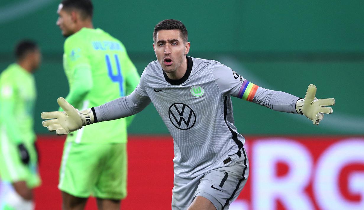 Koen Casteels. Kiper Wolfsburg asal Belgia berusia 29 tahun ini memasuki musim ke-7 nya bersama Die Wolfe di Liga Jerman musim ini. Musim ini ia telah tampil dalam 8 laga di semua kompetisi dengan catatan 4 kali clean sheet dengan kebobolan 7 gol. (AFP/Pool/Ronny Hartmann)