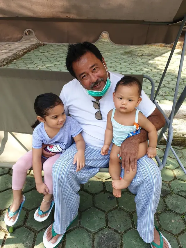 Potret Rano Karno bareng cucu