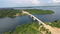 Jembatan Pulau Balang yang masih dikebut pembangunannya menjadi salah satu akses terdekat dengan Kecamatan Sepaku nantinya. (Liputan6.com/Abdul Jalil)