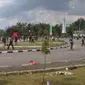 Suporter PSPS Riau menyerang penginapan peserta HMI di Gelanggang Remaja, Pekanbaru, Senin (23/11/2015). (Liputan6.com/M. Syukur)