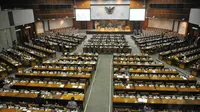 Menjelang berakhirnya masa jabatan, anggota DPR mulai terlihat malas menghadiri rapat paripurna, Jakarta, Selasa (26/8/14). (Liputan6.com/Johan Tallo)