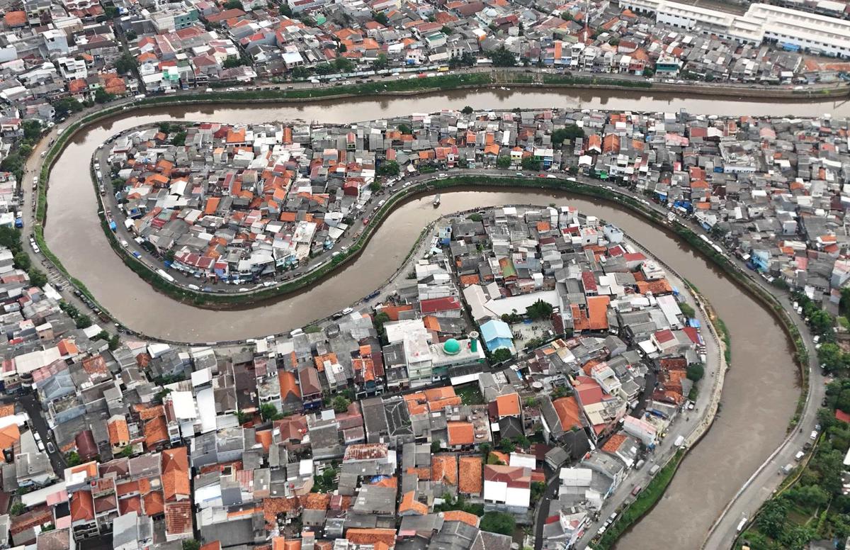 Normalisasi Kali Ciliwung Tersendat