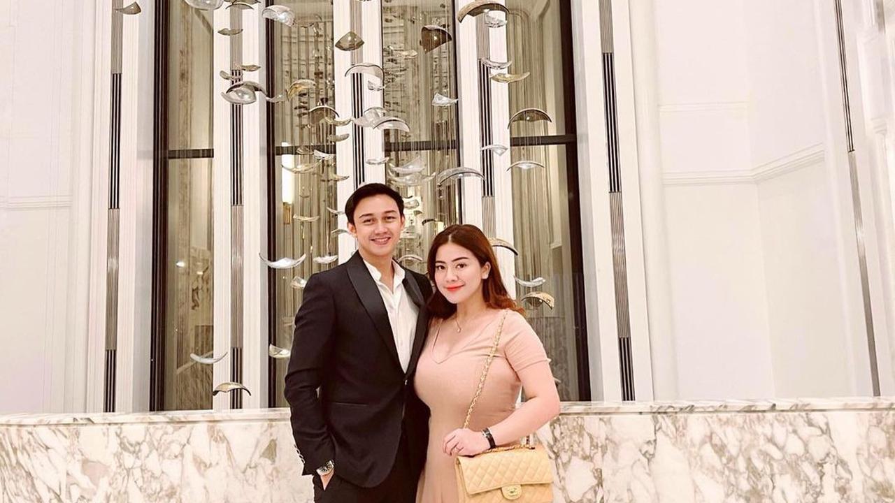 Anniversary Pertama, Ini 6 Momen Dinner Romantis Felicya Angelista dan Caesar Hito