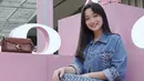 <p>Ia juga tampuk dengan jaket denim yang disertai motif memikat, hadirkan pesona gaya memukau yang menjanjikan. [Foto: Instagram/ Megan Domani]</p>