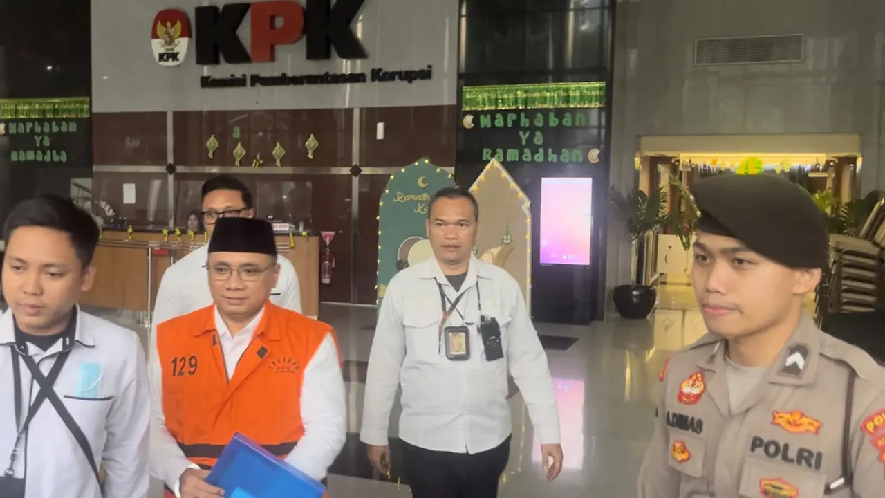 Mantan Menteri Agama (Menag), Yaqut Cholil Qoumas usai menjalani pemeriksaan oleh penyidik KPK.