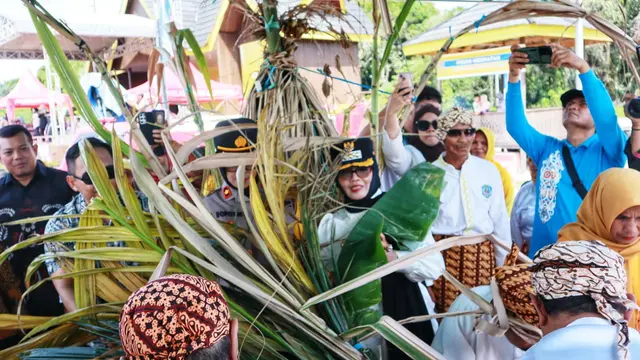 Wali Kota Bontang Resmi Tutup Erau Pelas Benua 2025, Tegaskan Pentingnya Pelestarian Budaya Lokal 