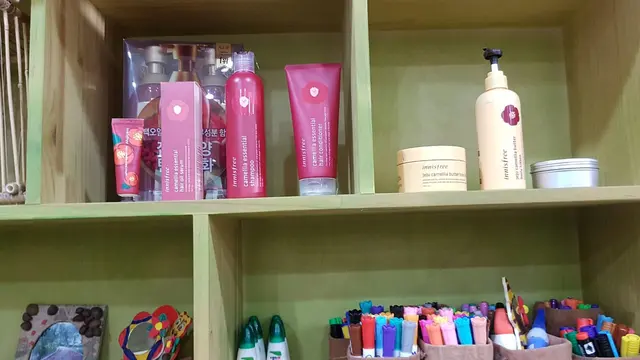 Mengunjungi desa camellia di Pulau Jeju